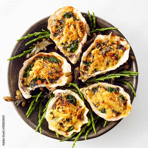 Photos Oysters with Cheesy Gratin Topping Served on Plate
