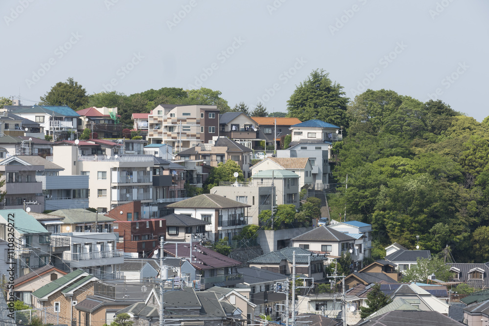 住宅　住宅街　イメージ　丘陵に建つ町並み　分譲住宅　低層マンションと混在　神奈川県