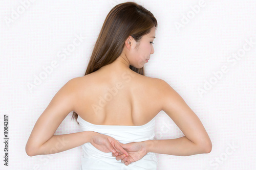 肩甲骨/ 若い女性