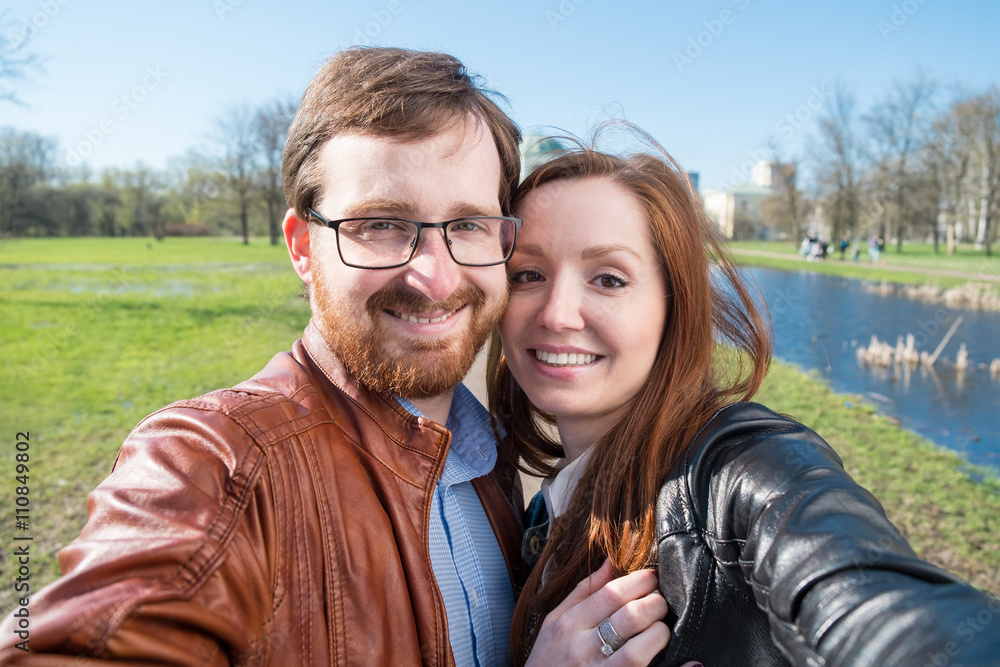 Fototapeta premium Couple doing selfie