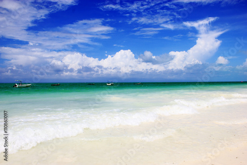 Fototapeta Naklejka Na Ścianę i Meble -  Vacation travel background, beautiful tropical island Zanzibar beach