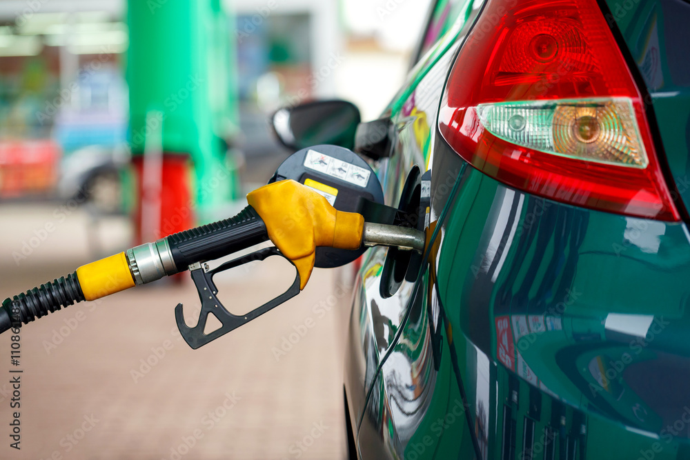 Obraz premium Car refueling on a petrol station
