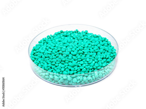 PET Flakes (turquois) in Petri-Dish