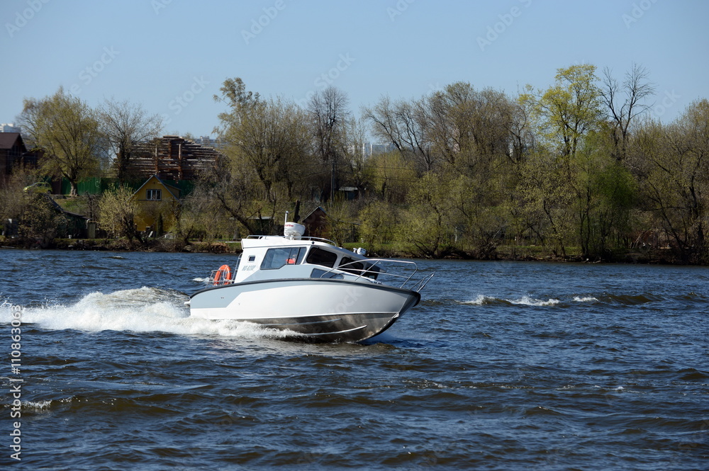 Fototapeta premium Patrol boat KS-820Р on the river Moscow.