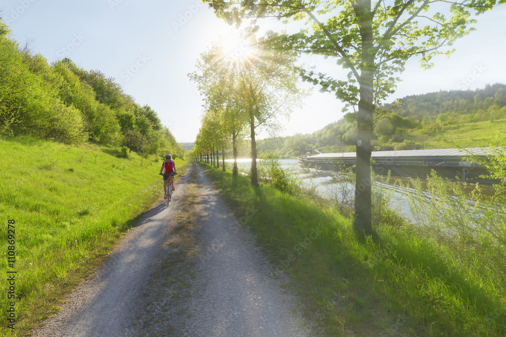 Fototapeta premium Biken am Rhein-Main-Donau-Kanal