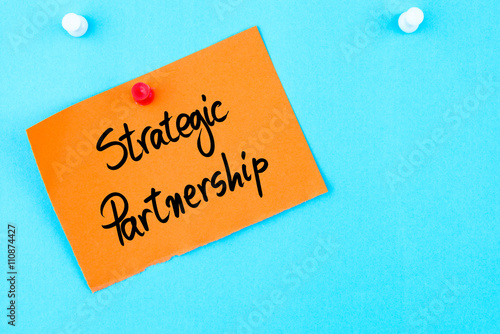 Strategic Partnership written on orange paper note