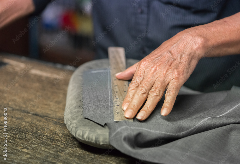 Obraz premium making clothes