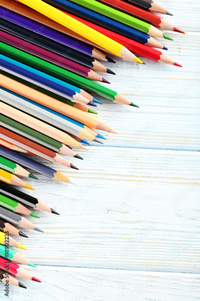 Obraz premium Drawing colourful pencils on a wooden background