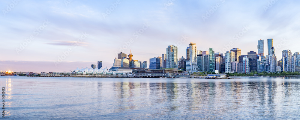 Naklejka premium Panoramę Vancouver na zachód słońca panoramiczny widok