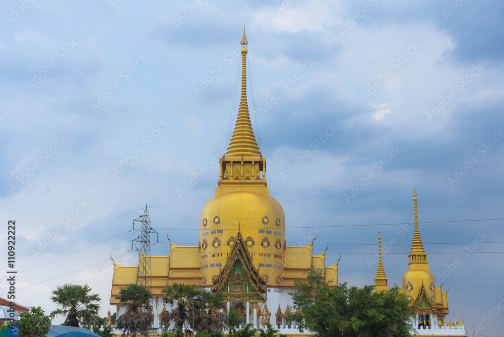 Fototapeta premium Watprongarkad temple in Chachoengsao province,Thailand 