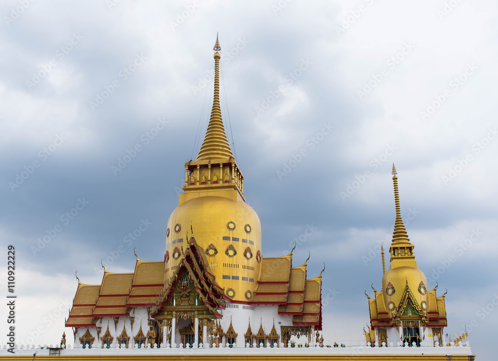 Naklejka premium Watprongarkad temple in Chachoengsao province,Thailand 