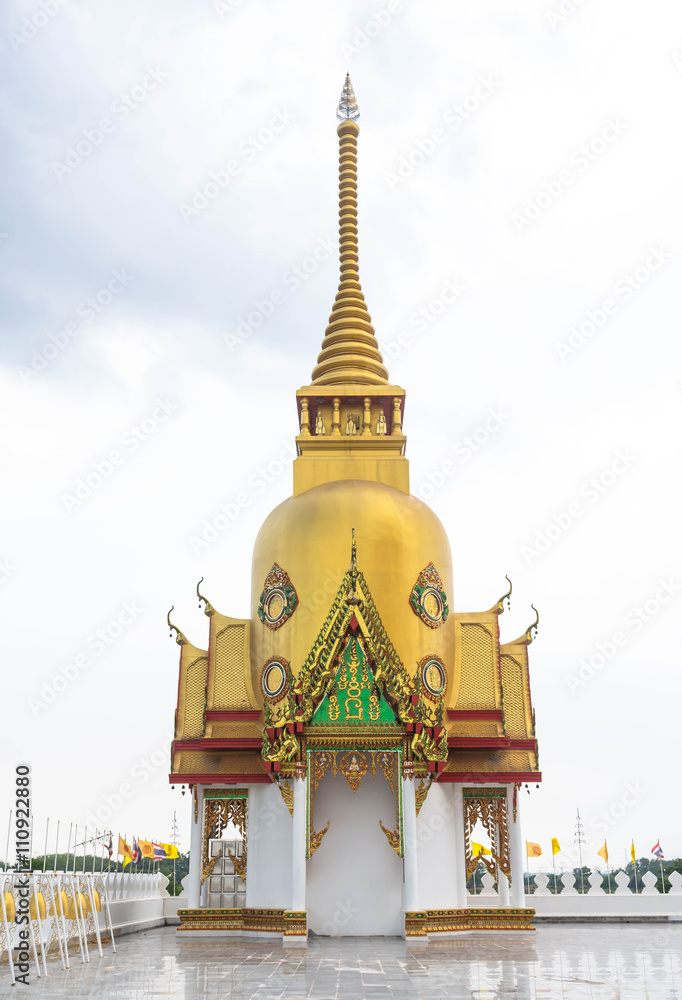 Obraz premium Watprongarkad temple in Chachoengsao province,Thailand 