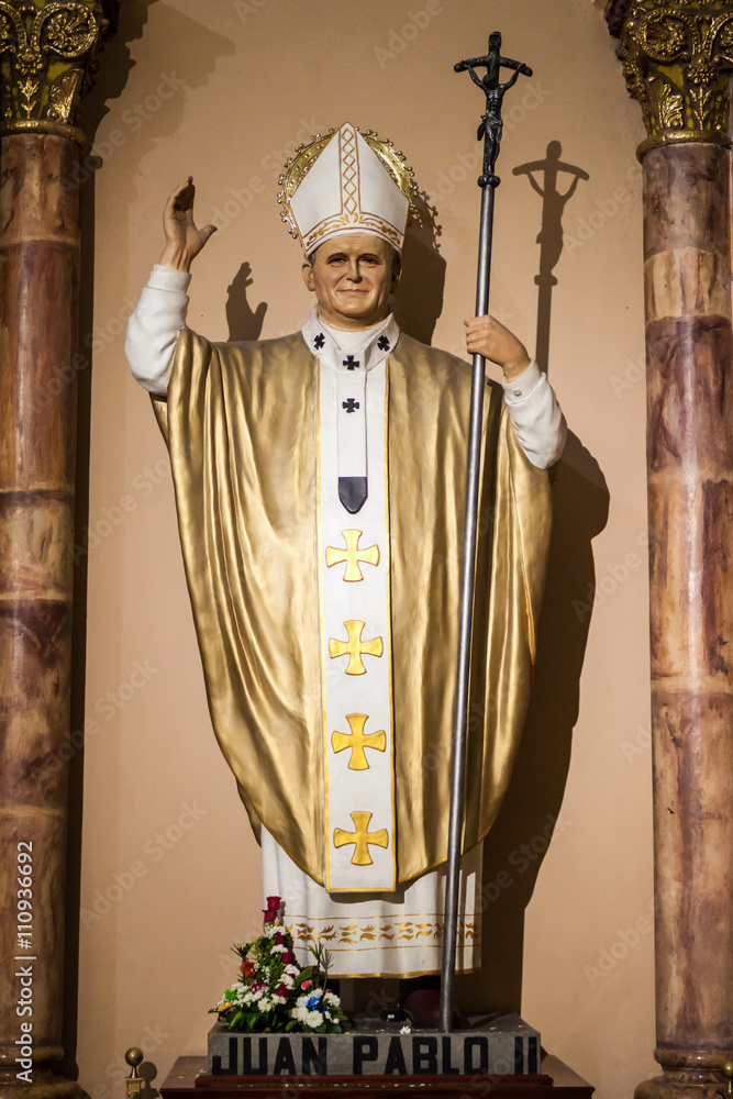 Pope John Paul II statue in New Cathedral (Catedral de la Inmaculada Concepcion), Cuenca, Ecuador - obrazy, fototapety, plakaty 