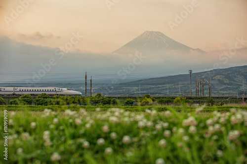 Tableau sur toile View of Mt Fuji and Tokaido Shinkansen, Shizuoka, Japan