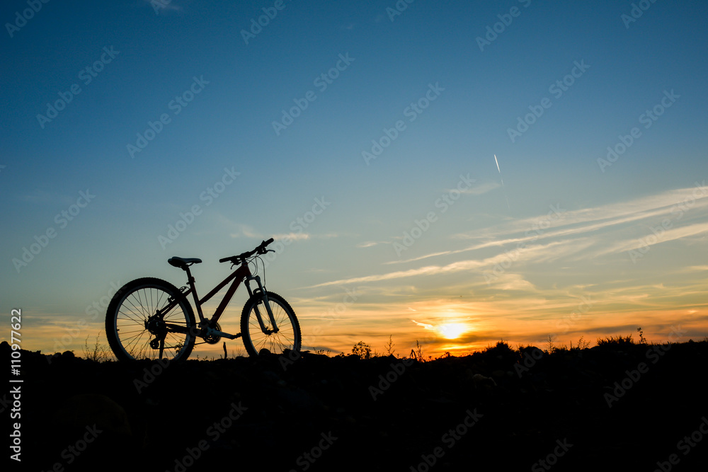 Fototapeta premium Bike at sunset on a field