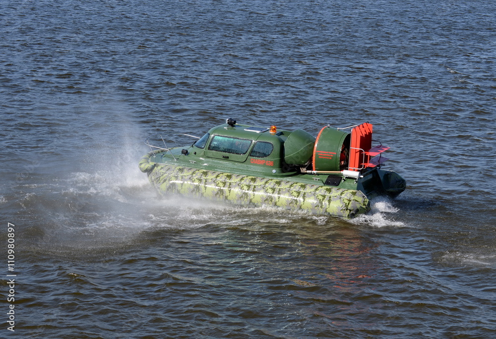 Fototapeta premium Amphibious boat 