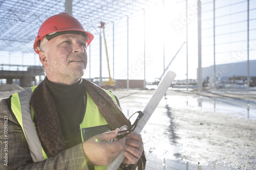 Tablou pe pânză Architect looking up on construction site