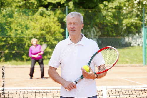 Active senior tennis players © sepy