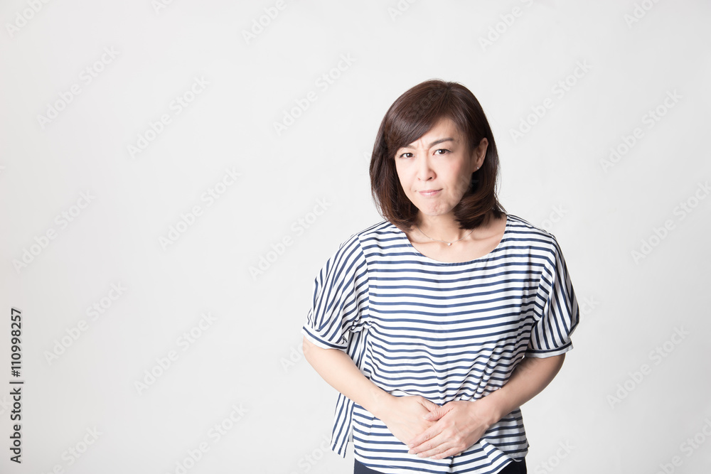 ポートレート・ミドル女性(白背景)