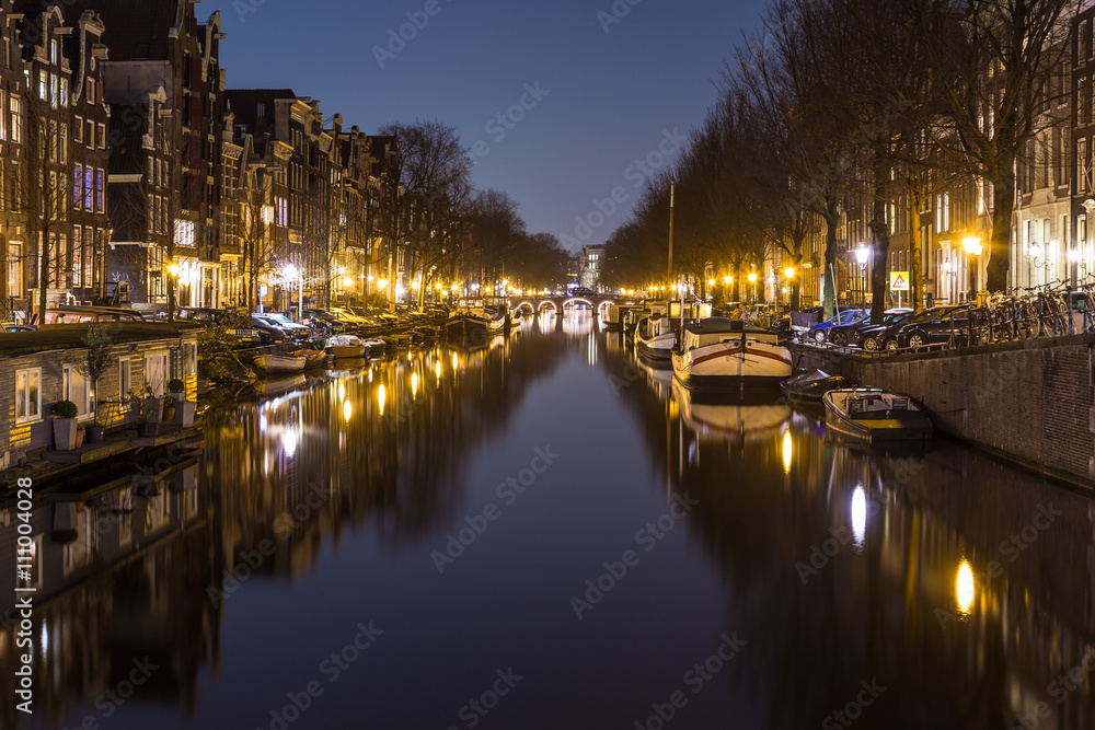 Brouwersgracht canal in Amsterdam at night.