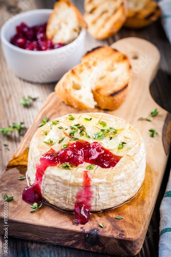 Baked camembert with cranberry sauce and thyme