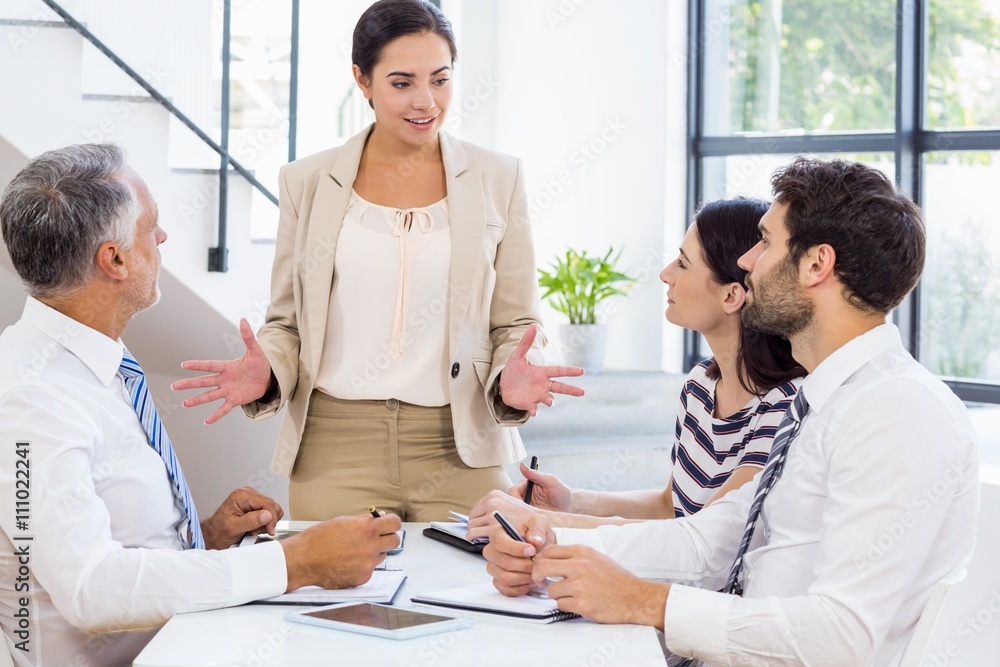 Fototapeta premium Businesswoman is talking to her colleagues who are listening car