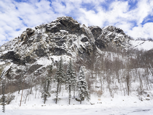Slika na platnu Breakneck Ridge in Winter: The formidable rocky Breakneck Ridge in the New York