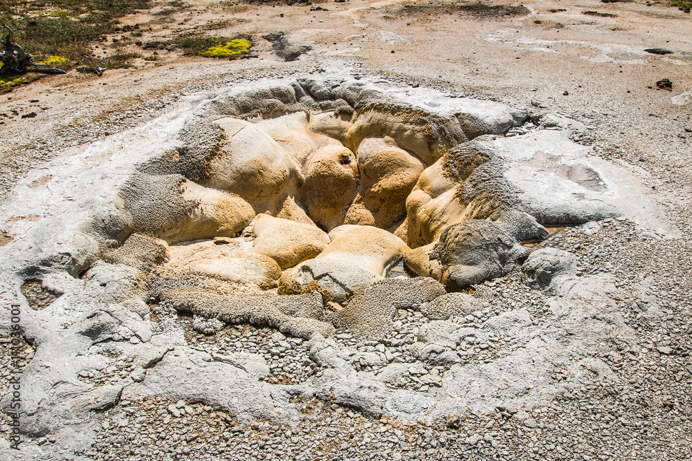 Obraz premium Old Faithful basin in Yellowstone National Park