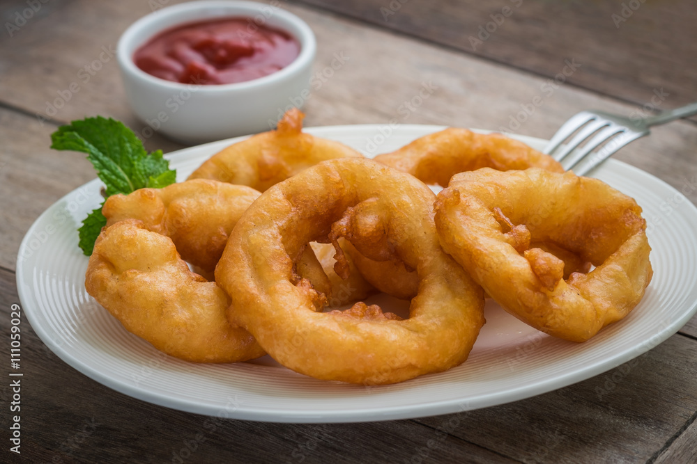 Fried onion rings with ketchup Fried onion rings with ketchup