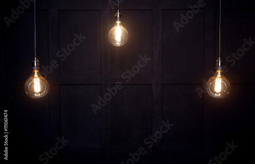 Photo antique edison style light bulbs against wall