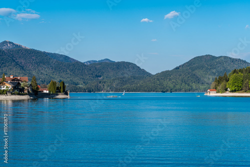 Walchensee in Bayern mit den Bergen Herzogstand, Kesselberg, Jochberg,