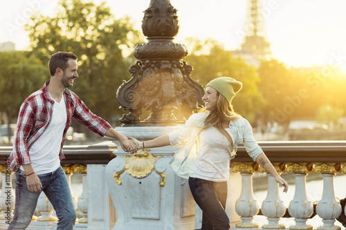 Photography Young couple visiting paris