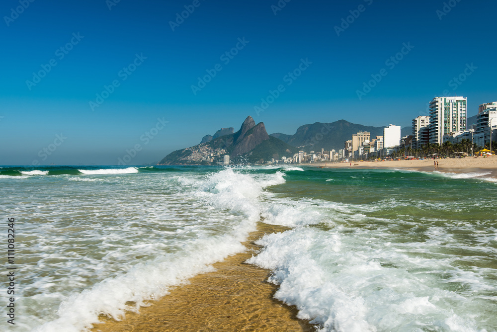 Fototapeta premium Low Waves on the Sand of Ipanema Beach in Rio de Janeiro