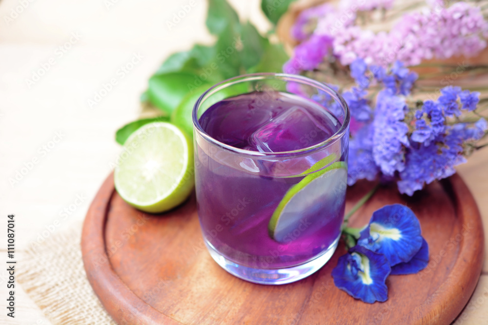 Butterfly pea with lime juice, cold drink