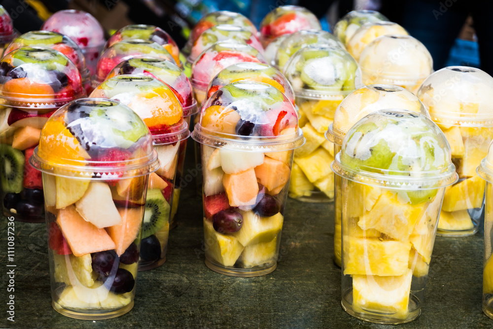 Fruchtsalat Obstsalat im Becher Stock Photo | Adobe Stock