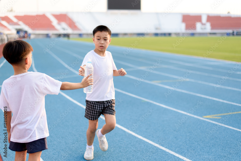 Fototapeta premium Running boy take water