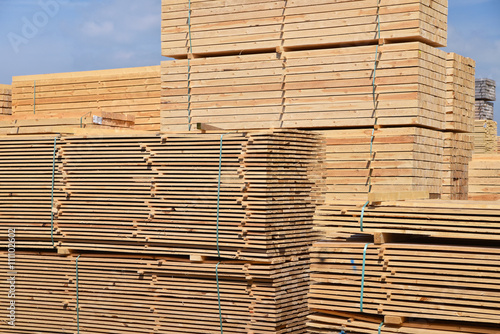 Stapel von Holzbrettern in einem S  gewerk    stack of wooden boards in a sawmill