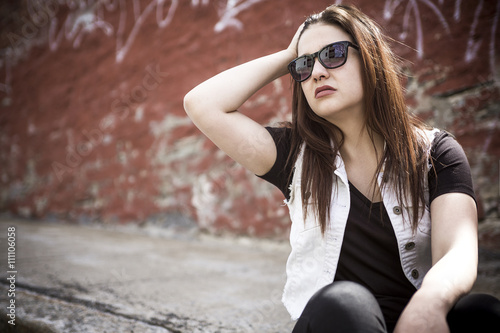 Photos Portrait of young beautiful woman in urban background