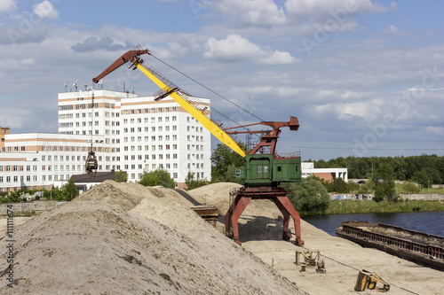 Harbor crane