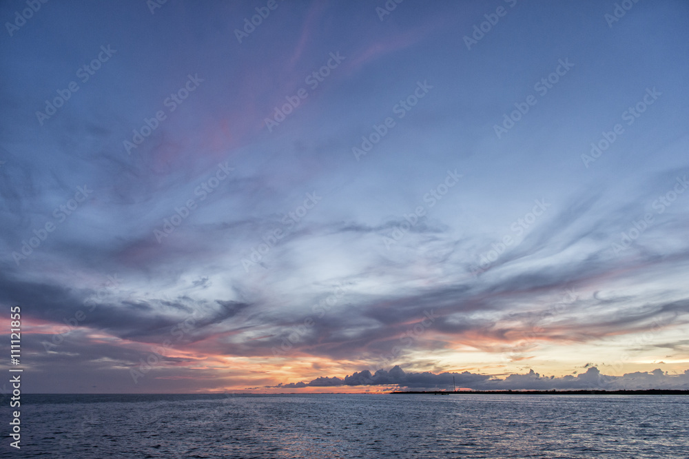 Obraz premium Fantastic sunset over ocean