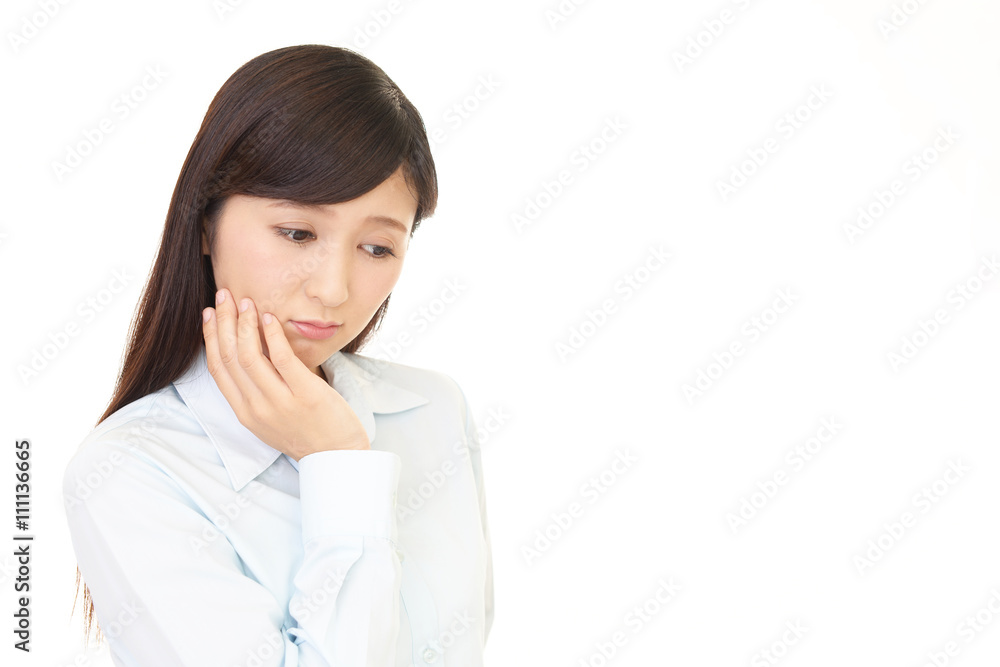 悩む女性 悩む女性