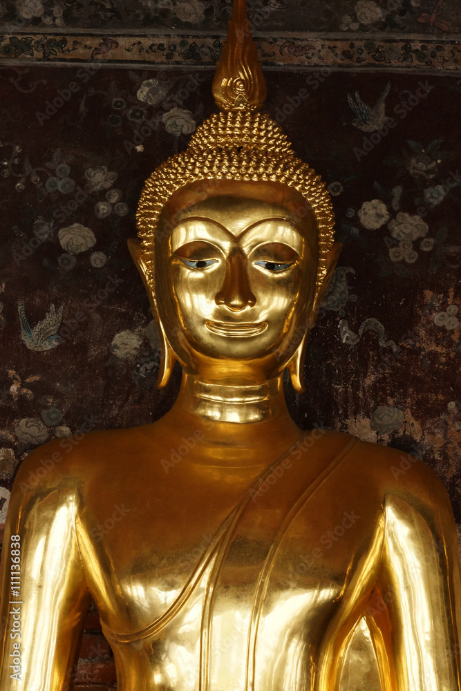 Fototapeta premium Golden buddha in temple