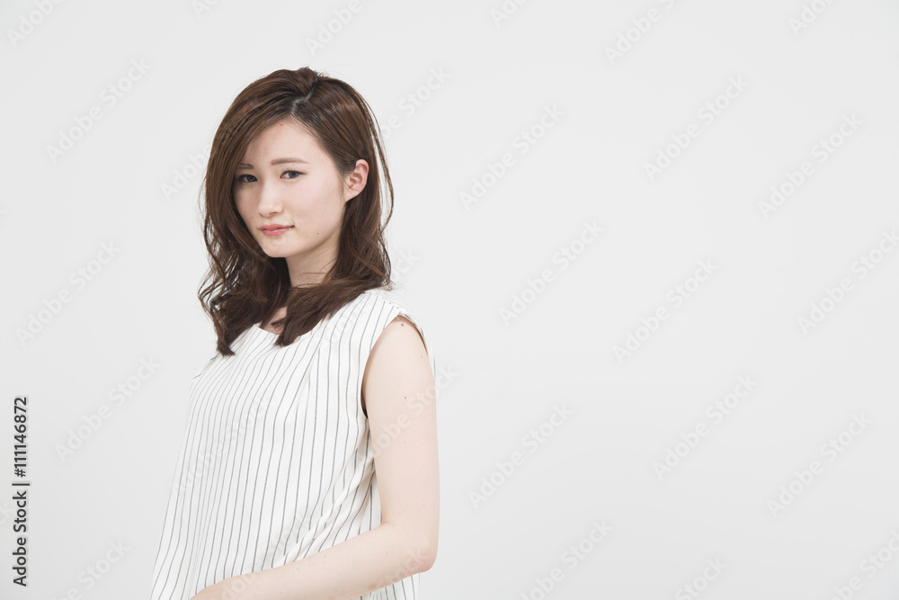 見つめる女性 見つめる女性