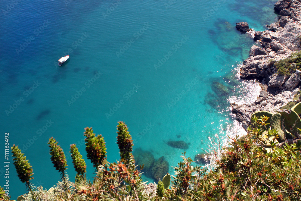 Superbe côte de l'ile de Capri
au large de Naples et Sorento en Italie