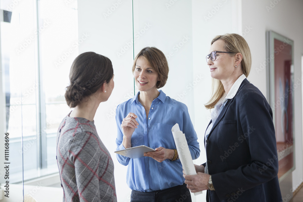 besprechen,Gemeinsam,sprechen,hören,Zusammenarbeit,stehen,ansehen Stock ...