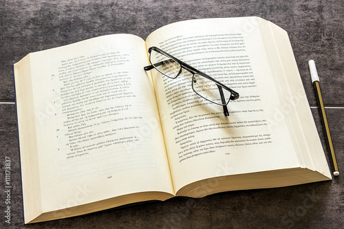 фотографія Great book, pen and glasses