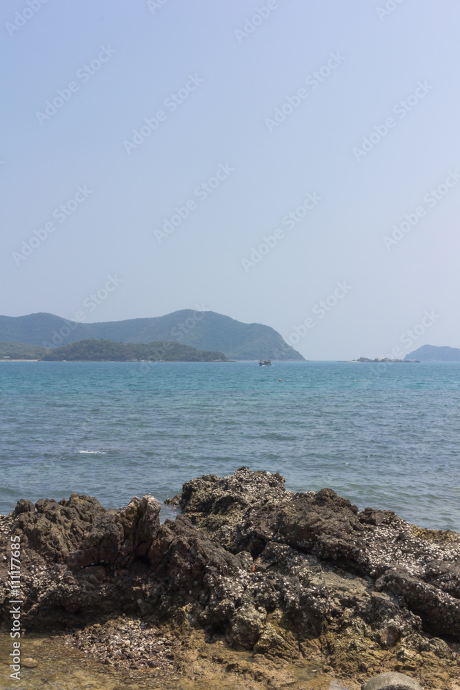 Fototapeta premium stone and sand in day view