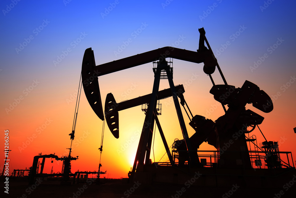 In the evening, the silhouette of the oil pump
