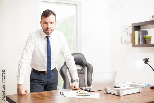 Quadro em tela Confident businessman in his office