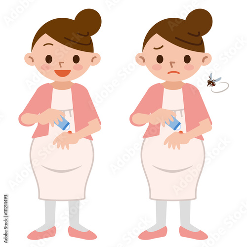 虫刺されの薬を塗る妊婦